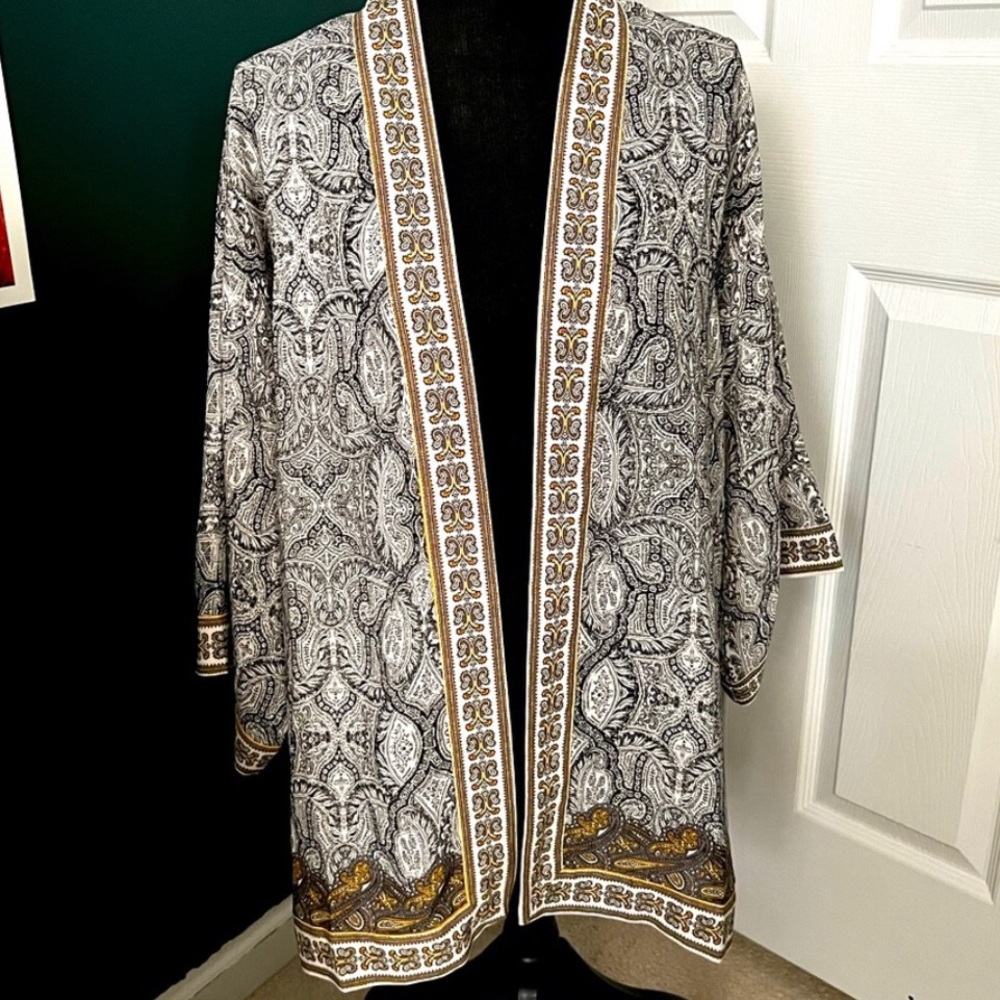Gorgeous print kimono by Max Studio
